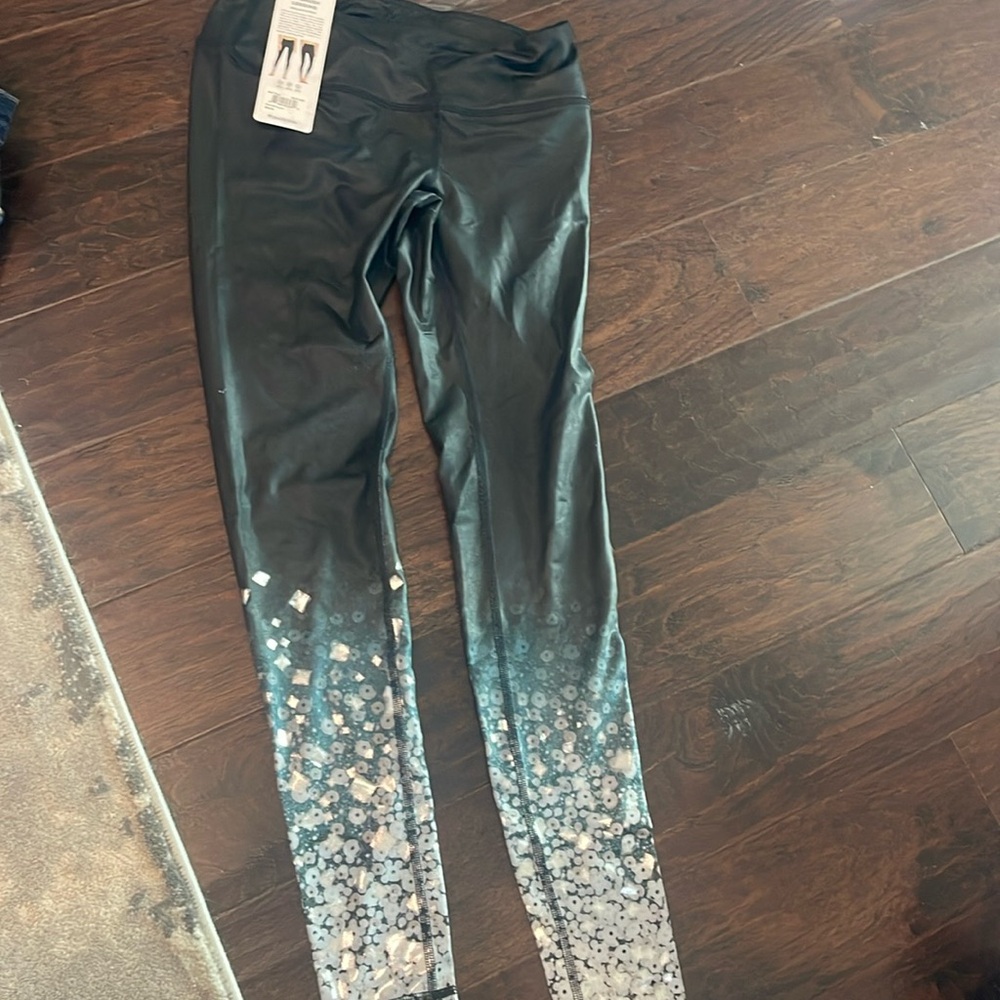 Alo airbrush leggings. Black brilliance. Size small